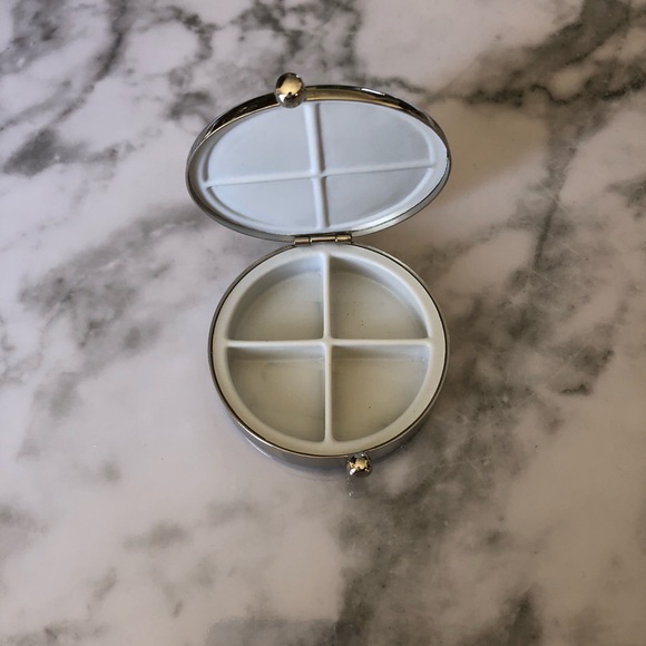 Pill box - Picture 3 of 3